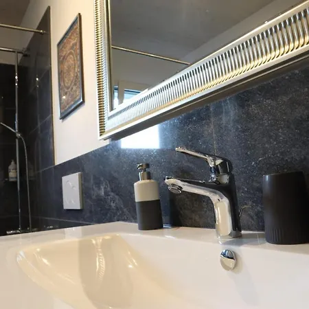 Casa Teatro Panoramico 5 Star House Локарно